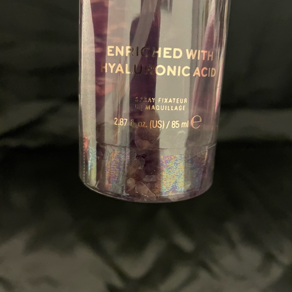 Revolution Amethyst Setting Spray with Purple Hues - Picture 2 of 2